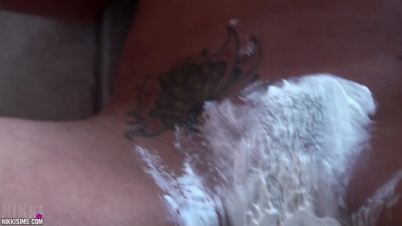 Preview of NikkiSims Shaved Kitty Full XXX